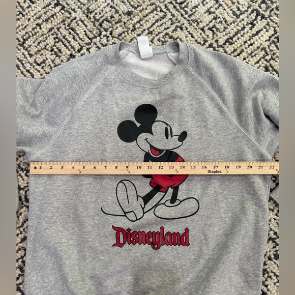 Walt Disney Standing Mickey Vintage Look Crew Neck Sweatshirt Gray Siz… - Picture 5 of 6